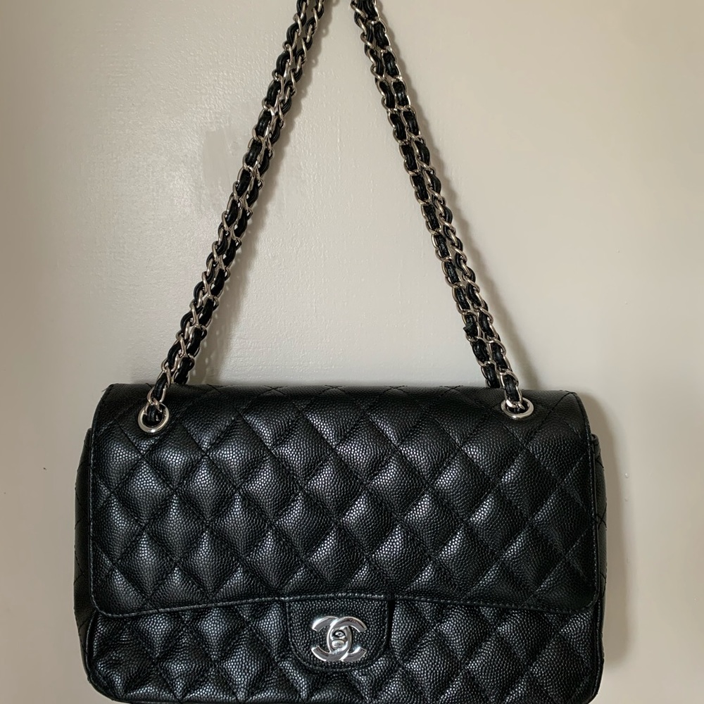 beautiful black handbag😍